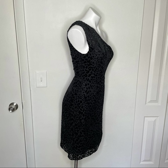 L'agence One Sleeve Shift Animal Print Dress Sheer Black Color Velvet Size 2 - Picture 5 of 10